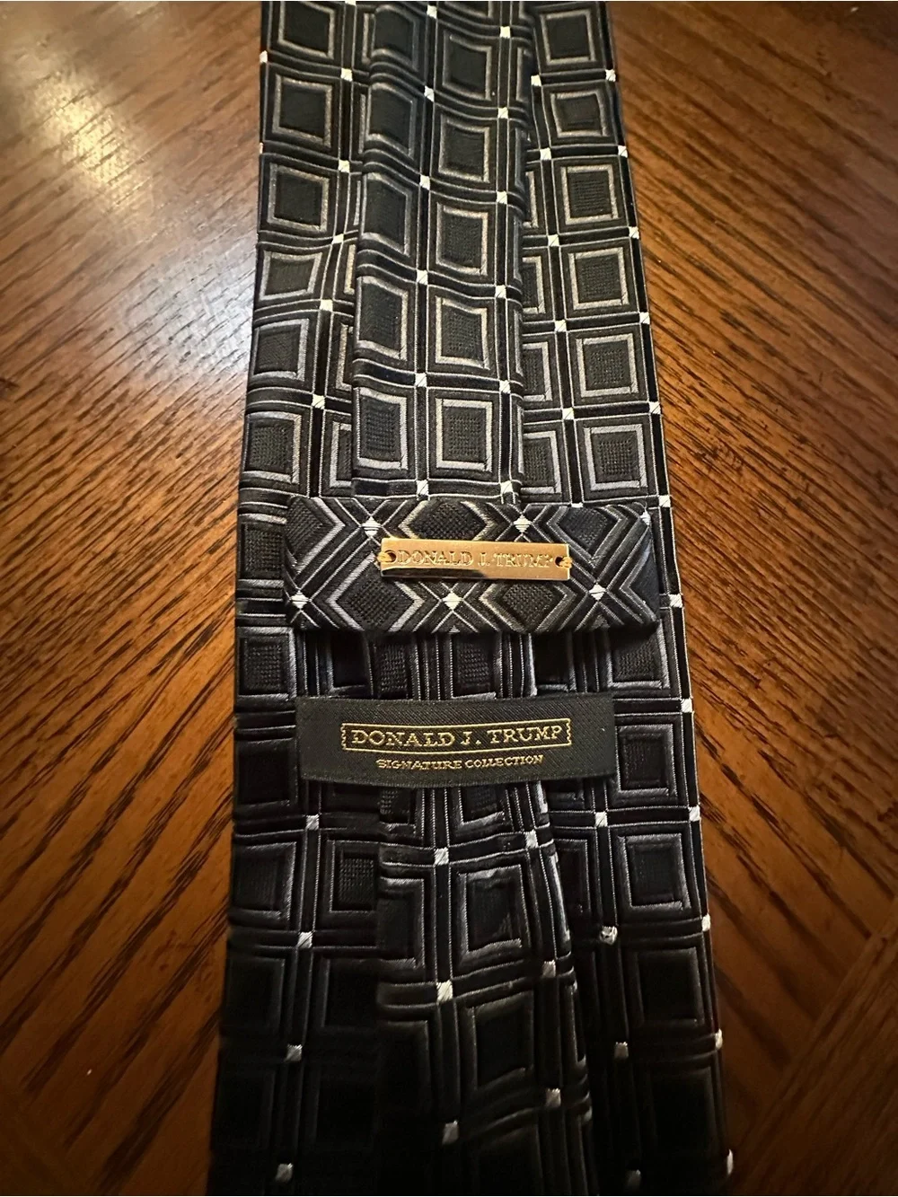 Men's Black Square-Pattern Tie - Sleek Formal Accessory